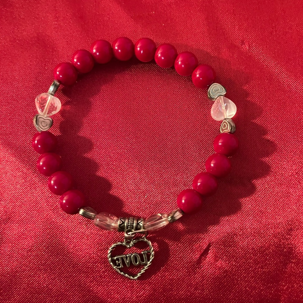 Bracelet red coral crystal with hearts and silver heart charm